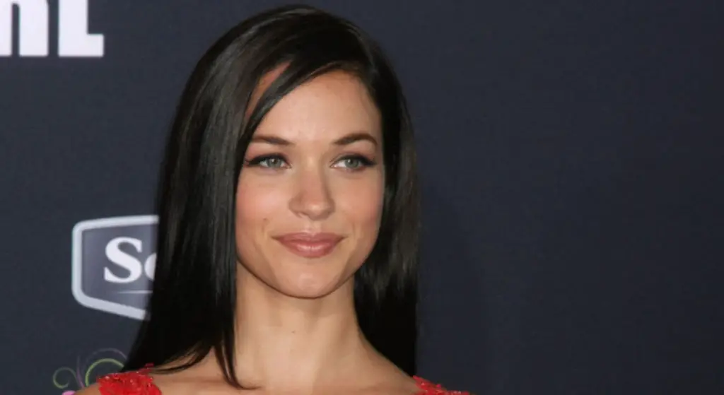 Alexis Knapp Biography Unveiling Captivating Biography