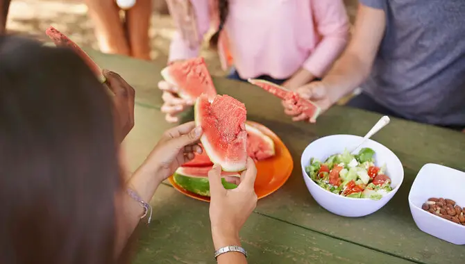 Country Girls Are More Likely To Like Healthy Food.