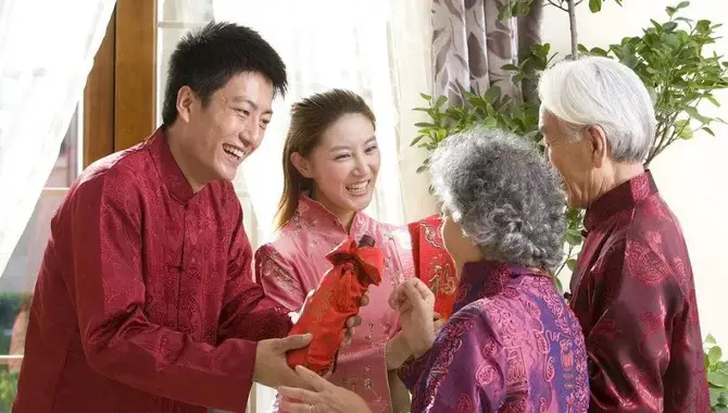 Explaining The Importance Of Gift-Giving During The Lunar New Year