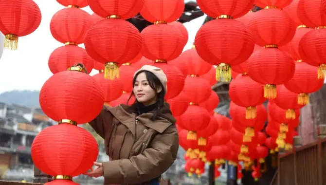 How Chinese Tourists Celebrate Lunar New Year In Different Countries