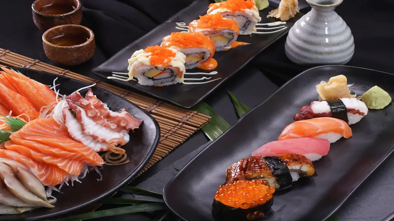 Describing The Delicious Freshly Chopped Sushi And Sashimi Recipe
