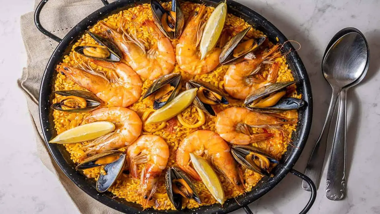 How To Cook Authentic Spanish Paella Valenciana The Perfect Recipe