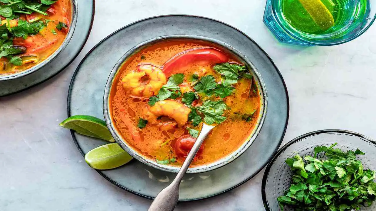 How To Prepare Traditional Thai Tom Yum Soup - By Following 4 Steps