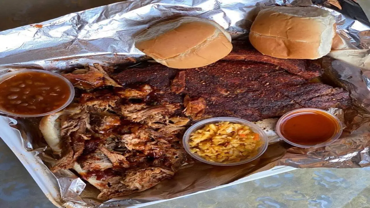 How To Smoke Traditional Memphis-Style Pulled Pork Like A Pro