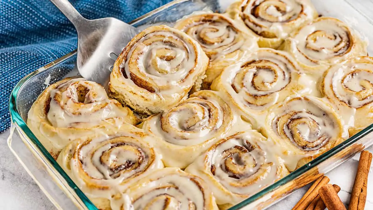 How To Store And Serve Cinnamon Buns In An Easy Way