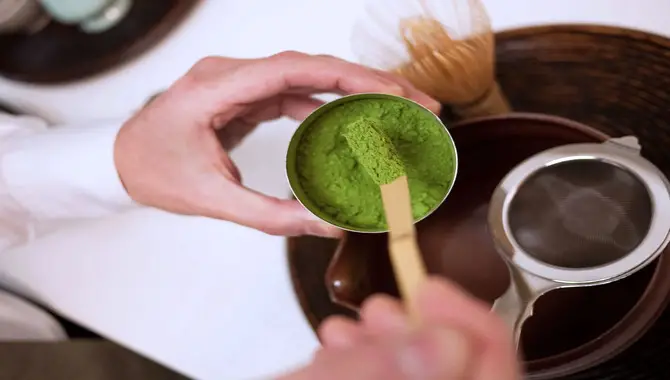 Measuring And Sifting Your Matcha