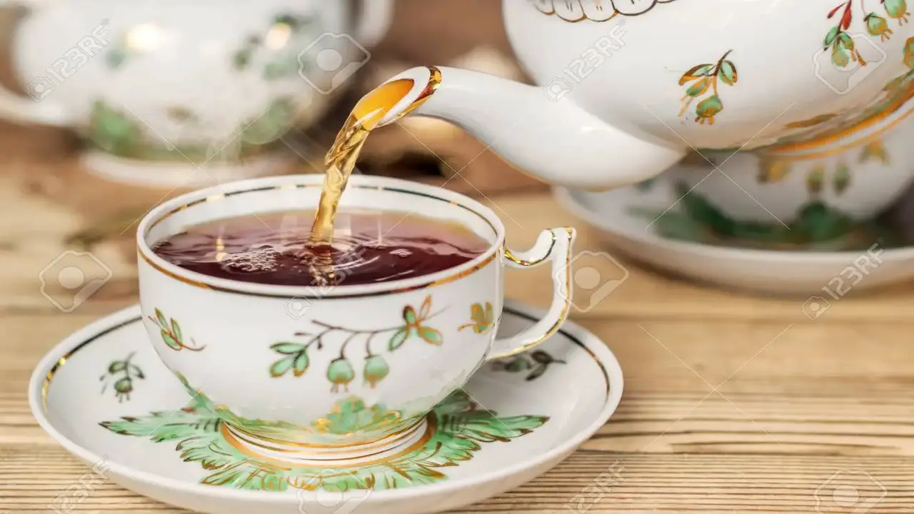 Pour Tea Soup Into Fair Cup