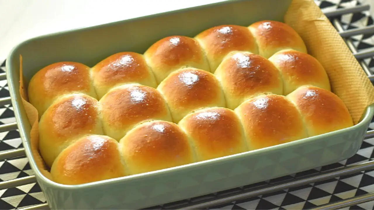 Soft And Fluffy Dinner Roll Recipe